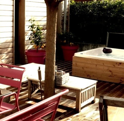 Contemporary Deck Example Of A Mid-sized Trendy Deck Container Garden Design With No Cover