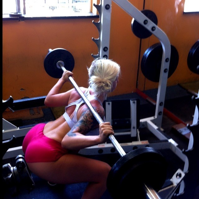 vickyaishablackthorn:  Sweating up a storm on this 44 degree Thursday!  #shesquats