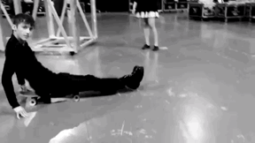 trxyleroakleysivan:  Pro skater Troye Sivan has the cool tricks.