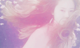 fxsdiamond:  overthinking is a dream killer. sometimes, you can drown in your own thoughts.