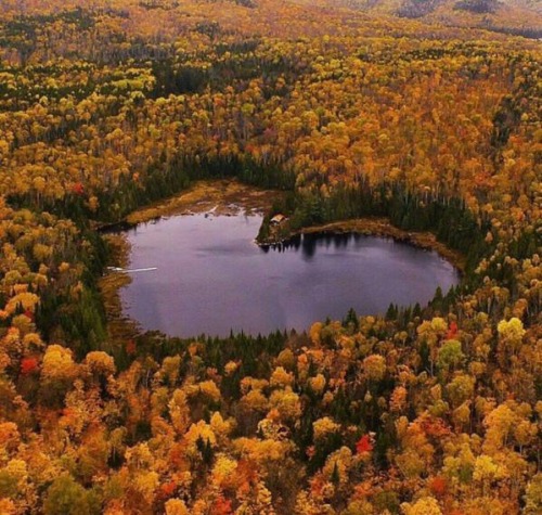 curiouschritie:Heart Lake. Quebec, Canada