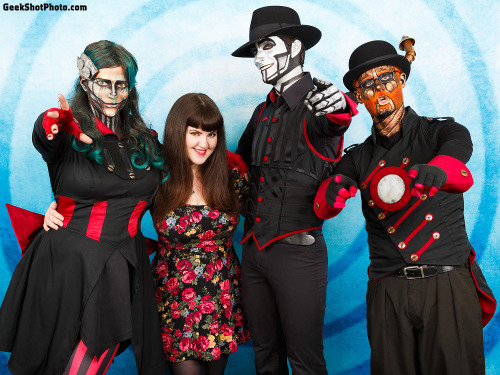 geekshot:  Customize your photo ops! Do you want a conventional pose or a unique pose? How about bot
