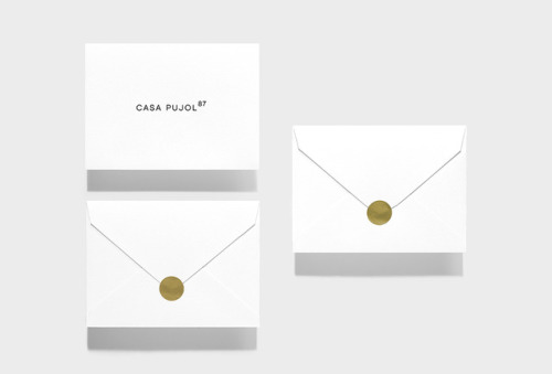 Latest addition to Anagrama’s amazing identity design showcase.