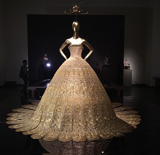 parachutes-on-violet-hill:  2015 Met Gala, China: Through the Looking Glass