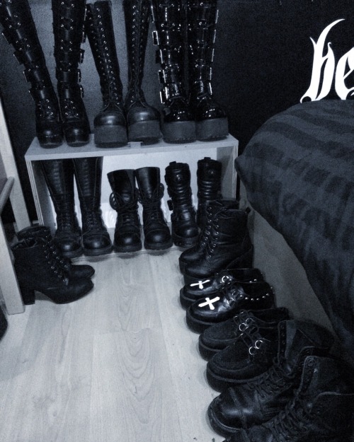 orapr0nobislucifer:Don’t have much room left, maybe i should stop buying shoes for a while. @o