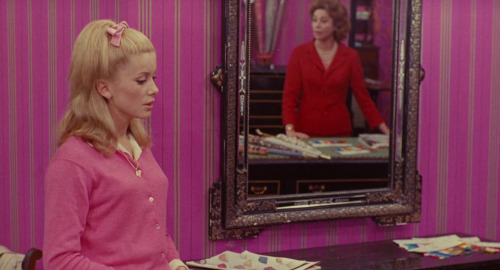 Porn film-and-series-stills:Les Parapluies de photos