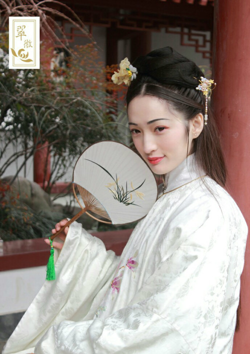 chinese hanfu in ming dynasty style. @翠微含風傳統服飾