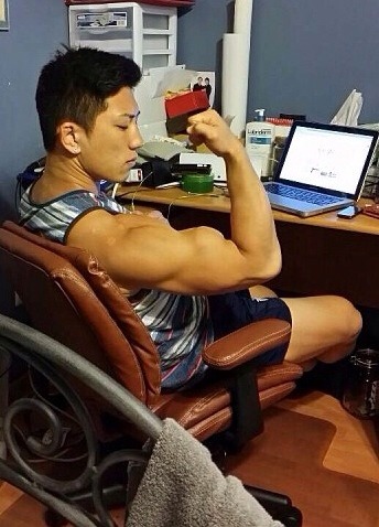 moreasiansplease:  Hot hunk Paul Yoo’s got it going on ;). I believe he’s 5’11 and lives in SoCal. Not only does he have a great physique but he’s got some cute ass eyes and sexy lips. #unf IG: pyoo184 