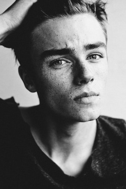 strangeforeignbeauty:  Wynston by Alex Evans [ b&amp;w | fave models | 1000  notes | facebook | twitter ] 