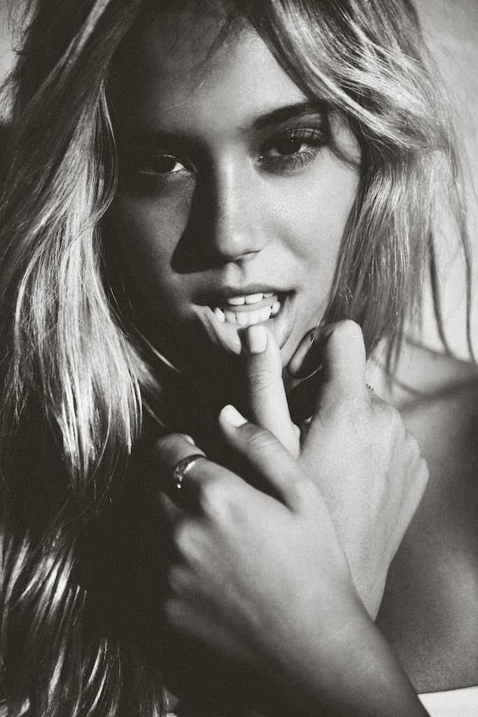 alexisrenmodel:  Alexis Ren by Lucas Passmore 