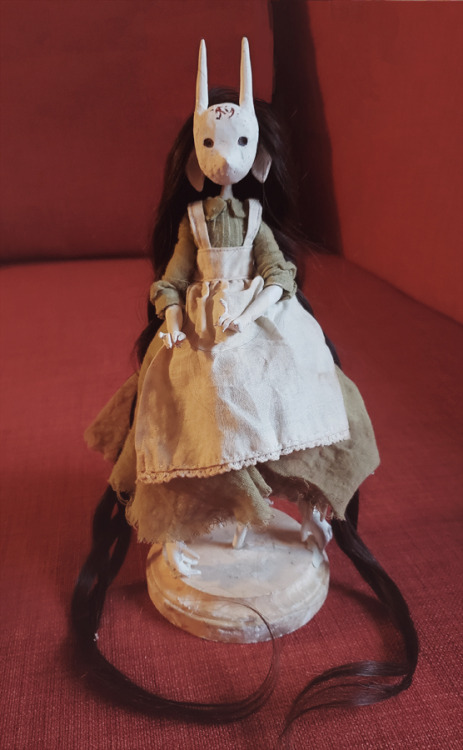 missusruin:Made some ruinfolk dolls + a box for them. They’re around 10″ tall, not including the bas
