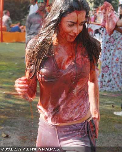 desisexmaniac:  Holi party…. http://desisexmaniac.blogspot.in/2013/03/desi-bhabhiyan.html
