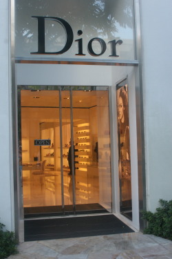 dieyoungtrying:  Dior :O 