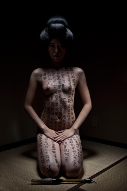 zoebalthus:  Quorra XXV, Akasaka,  Japan 2013 — Japan Diaries serie © Formento &amp; Formento 