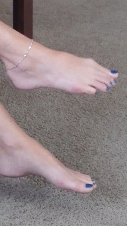 cute10toes: New color today. I’m thinking something bright for such a beautiful spring day. #barefee