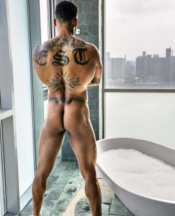 guyswithiphones-nude:  David Mcintosh http://ift.tt/1bHkUpB