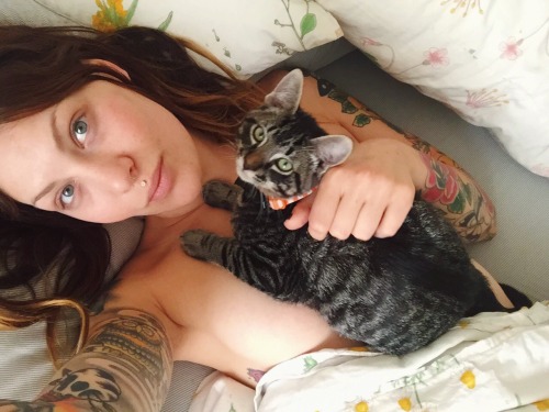 abchannahxyz:  Morning cuddles in bed for adult photos