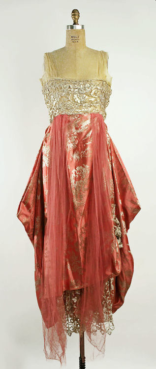 Evening Dress by Callot SoeursFrance, 1915-16Met MuseumIn this gorgeous evening gown you can clearly