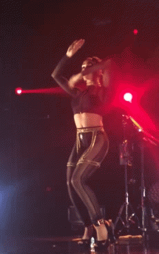 shanellbklyn:thelonelyztoner:peterfromtexas: FKA Twigs    Stawp lol 😩