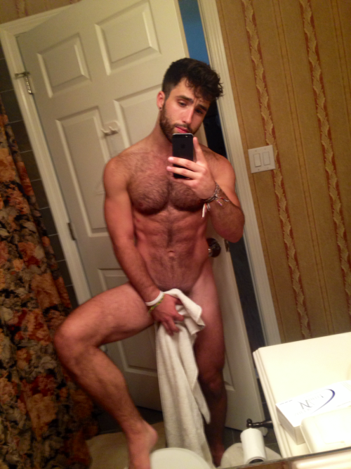 XXX rlmjob:  new haircut   Fuck, he’s perfect.  photo