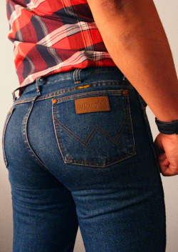 thewranglerbutts: Wrangler The Sexiest Jeans Ever Made Wrangler Butts drive us nuts FOLLOW ME:http://thewranglerbutts.tumblr.com/ 