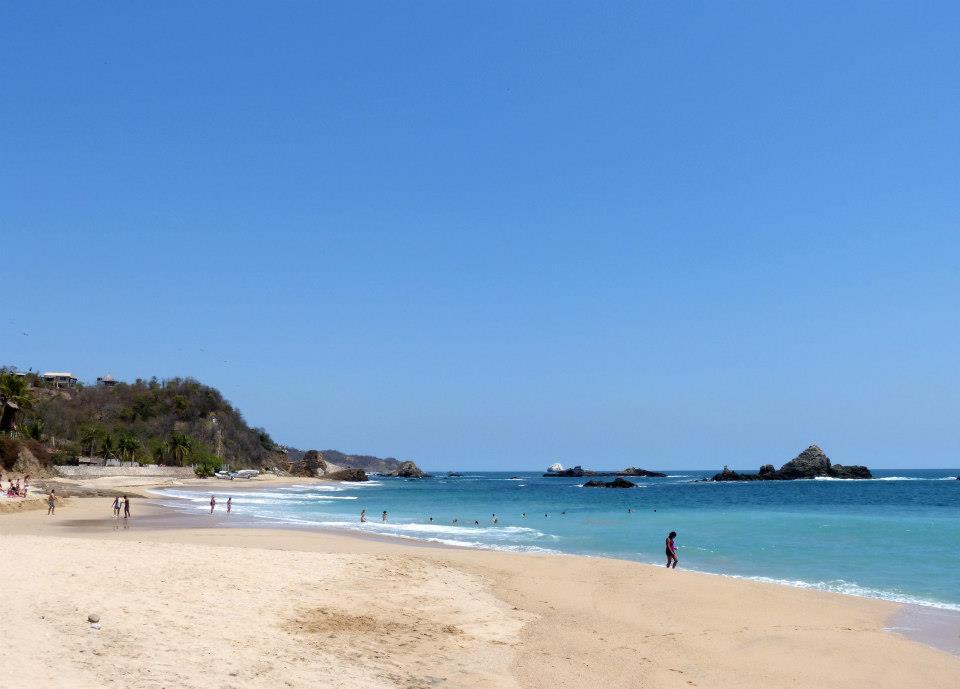 Lundi 25 mars
Jour 4, Puerto Escondido, plage de Zicatela; & Mazunte
Nous nous réveillons avec la vue sur la mer que nous n'avions pas forcément pu admirer la veille au soir. La plage en face de l'hôtel est la playa de Zicatela, sur laquelle...