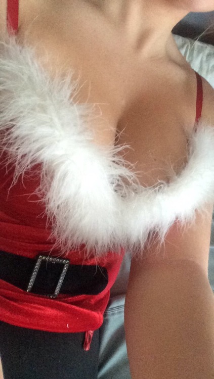 lovelysunshinegirl94:  Tis the season!