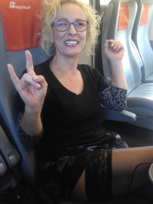 maxfrociorottoinculo: Anche in treno lei mi ricorda sempre il mio ruolo….quello del Cornuto