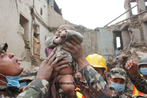 boredpanda:    4-Month-Old Baby Trapped For 22 Hours In Nepal Earthquake Rubble Found Alive  