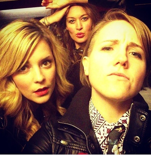 hartosexualambersexual:  Is it possible for any straight person in this fandom to alwaysbe straight??         No. No it’s not. 