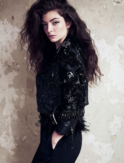 sinnamonscouture:Lorde Rocks Louis Vuitton and Dolce & Gabbana For FASHION Magazine SpreadLOOK M