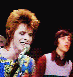 elstardust:There’s a starman waiting in the sky Hed like to come and meet us But he thinks he’d blow