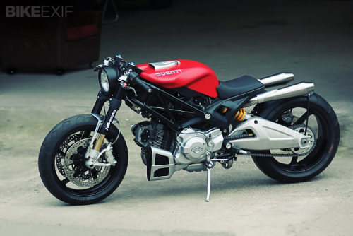 Ducati Monster 1100 by JvB-Moto.