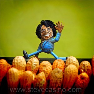 crossconnectmag:  A Painter of NutsSteve Casino is a peanut painter, monster maker
