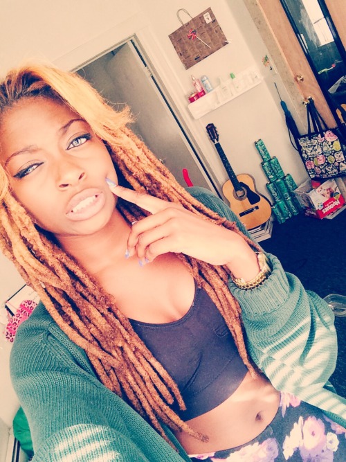 snkrheadjay:  Braaa she got bangs an locks!!!!!🙌 