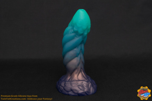 twintailtoys: The aqua to dark blue copper fade Avian, as seen from the top side.Yea, we’re proud of