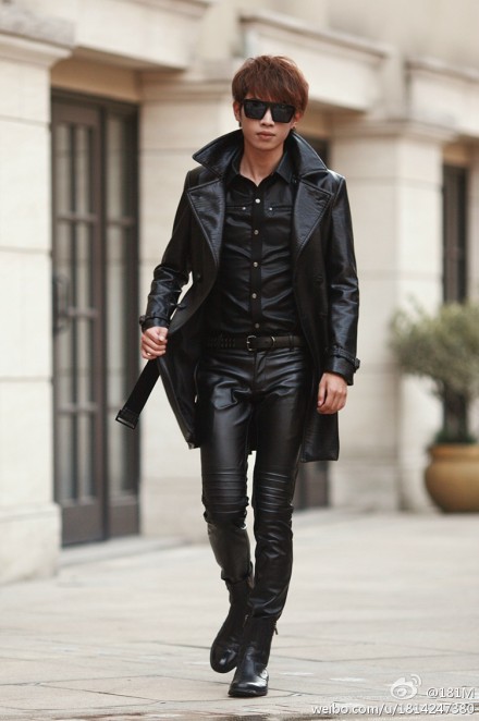 ledouble: Tight leather  I really love to wear gay tight skinny leather gears!