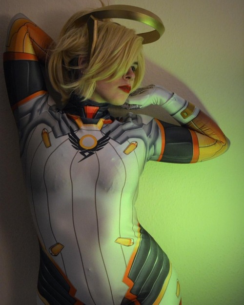 Is this easy mode?Got my halo in love it!#cosplayersofinstagram #cosplay #overwatch #mercy #mercyco