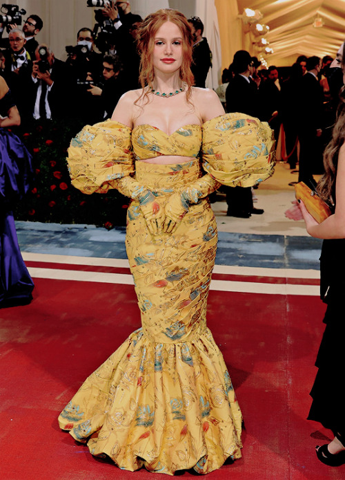 MADELAINE PETSCH.MET Gala - May 2, 2022