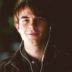 allsonargent:the originals + dimplesAll I can see is Kol wearing the earphones wrong.