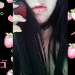 mysadcocaineheart:  #pale #kawaii #doll #lips