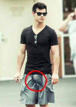 popitout101:  Taylor Lautner bulge 