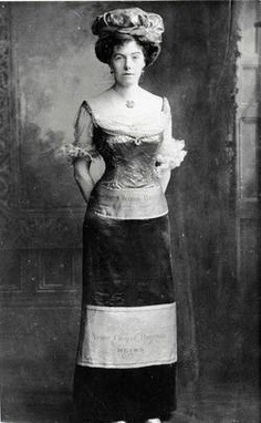 theoddmentemporium:  Veuve Clicquot champagne fancy dresses. c.1902. The hat is the cork!! [Sources: Vogue | Love Vintage]