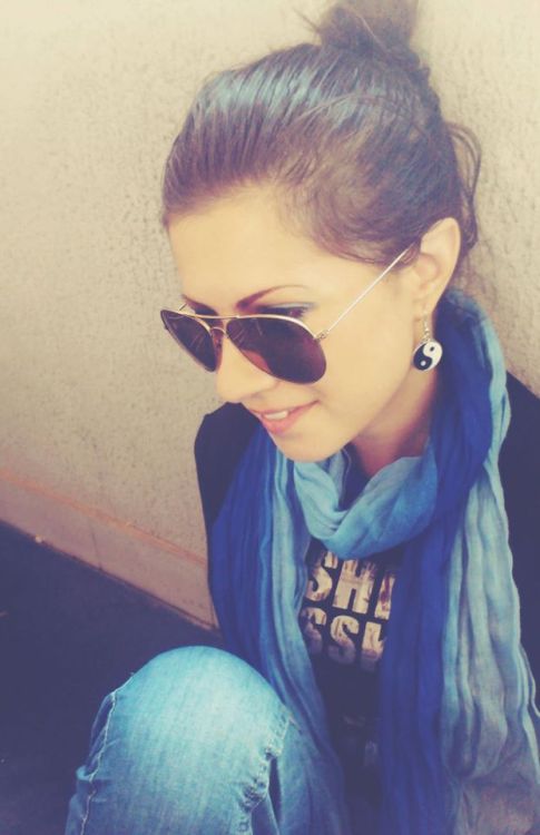 absencedevotion: I think that she is the most beautiful armless girl in the world. So sweetie