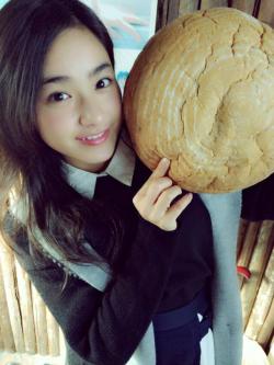 itsumono:  @harikiri_tiger きゃー！大きなパンだー！    