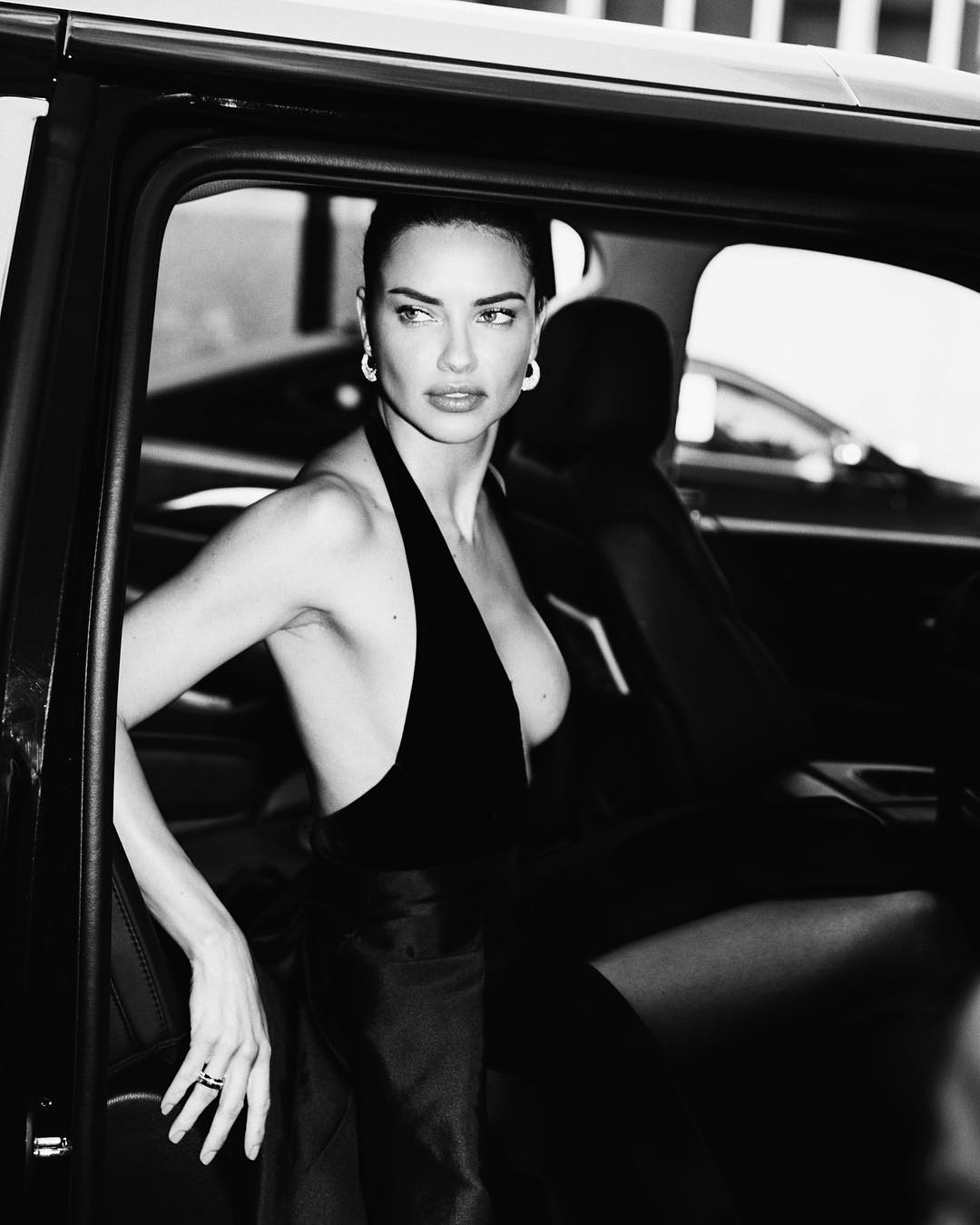 theuniqueadrianalima:masha.photo: ADRIANA @adrianalima 🖤@maybelline @victorhenao