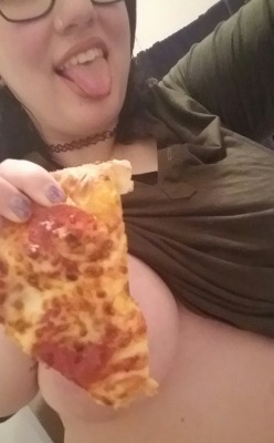 woahashley:pizza daddy saved my life.