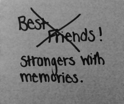 mimihannell:  itsareallytwistedstory:  a few weeks ago we were best friends, but you decided that i didn’t matter anymore so you walked away. we’re just strangers with some memories now.  vafan har hänt 