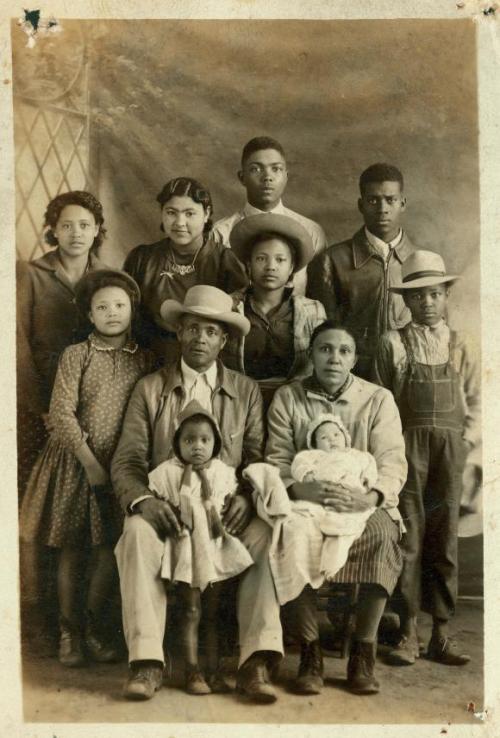 through-a-historic-lens: A Louisiana Creole family. Probably from the early 1900′s.