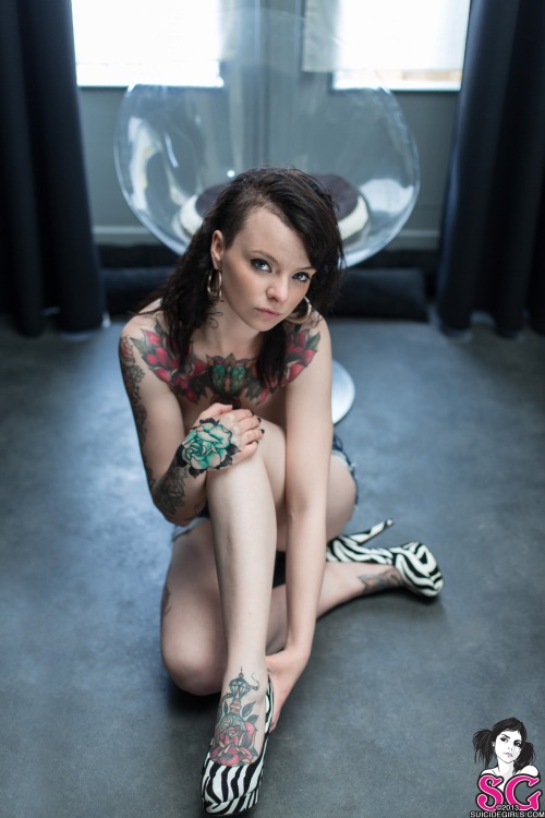 suicidegirlslover:  Crystal Suicide